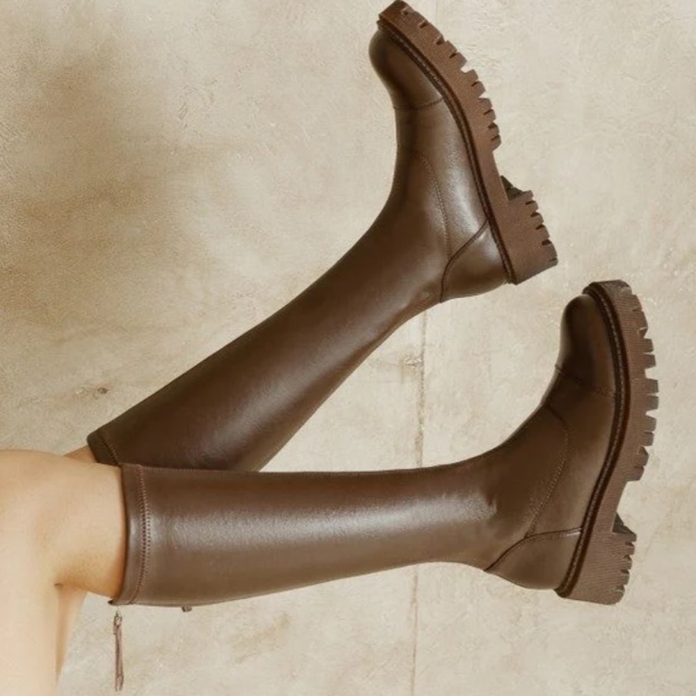 Leather knee high boot in black
